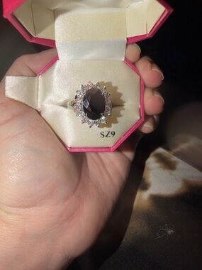 Classic Oval Black Stone Halo Ring - Women's Fashion Jewelry